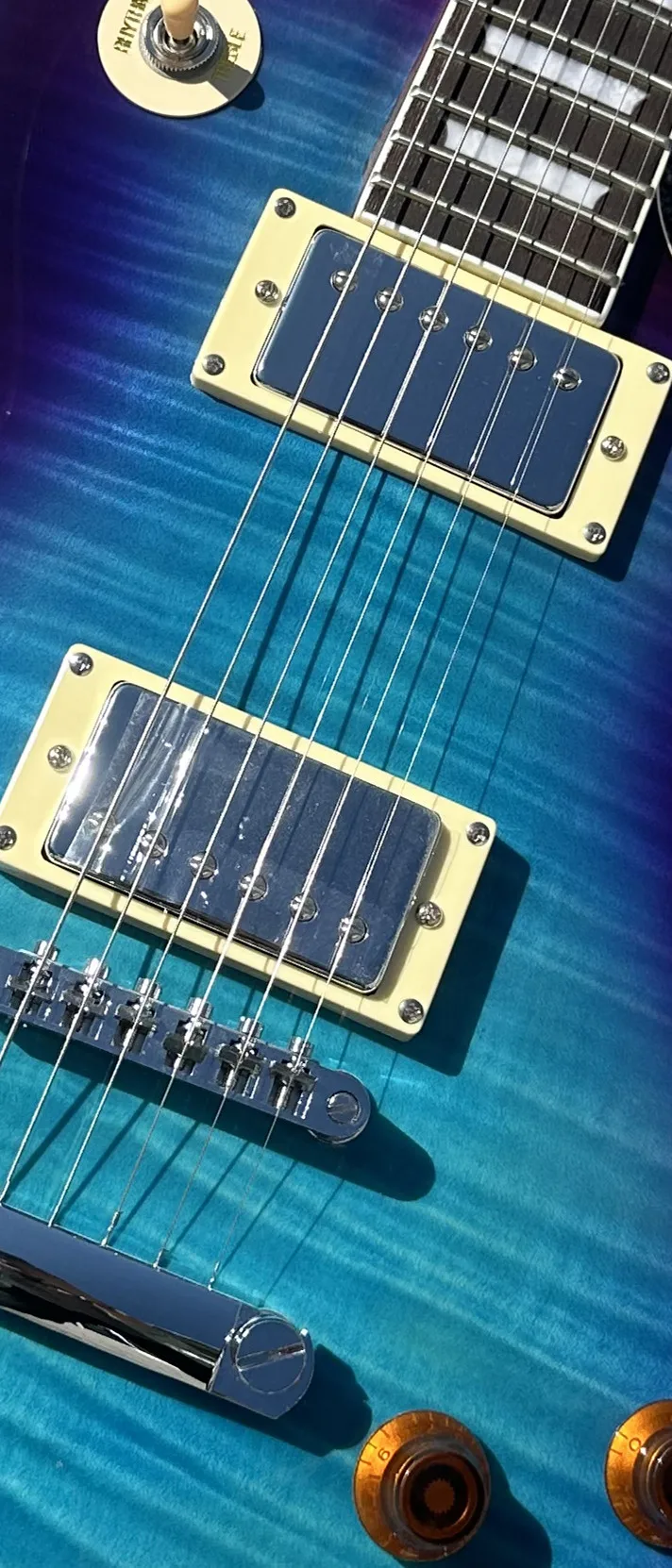 Стандартная электрическая гитара Черничный градиент с тигровым узором