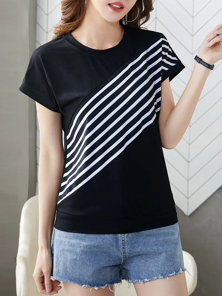 

TuangBiang 2022 Summer White Black Stripes Batwing Sleeve Cotton T-Shirts Women O-Neck Elegant Tshirt Female Fashion Loose Tops