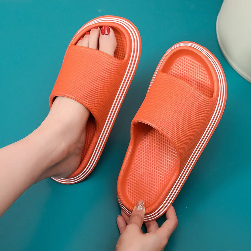 

Новинка, летние тапочки, утолщенные удобные тапочки для женщин, домашние легкие Тапочки для ванной, толстые домашние тапочки, пляжная обувь