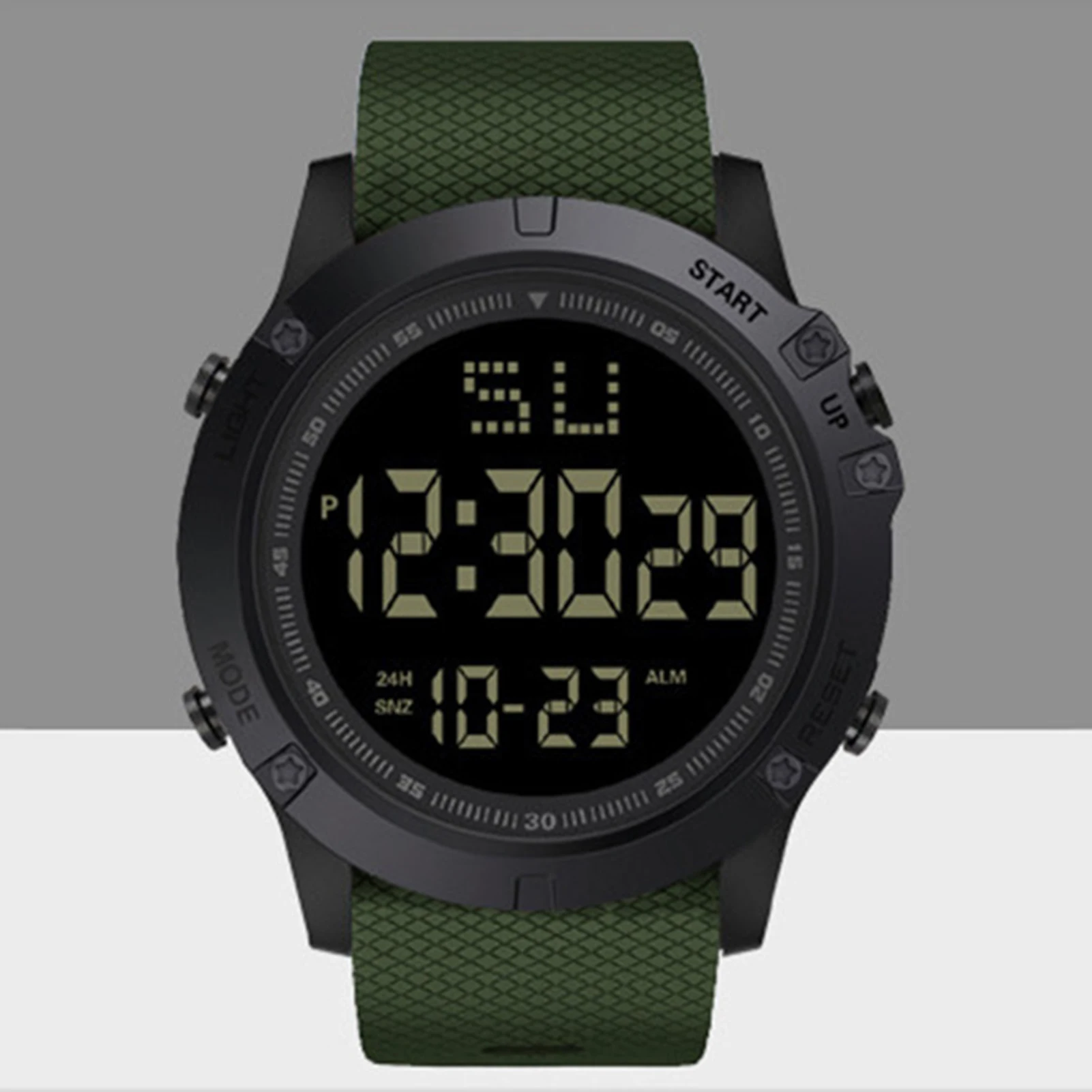 Цифровые спортивные часы с большим экраном удобные для ношения гладкой