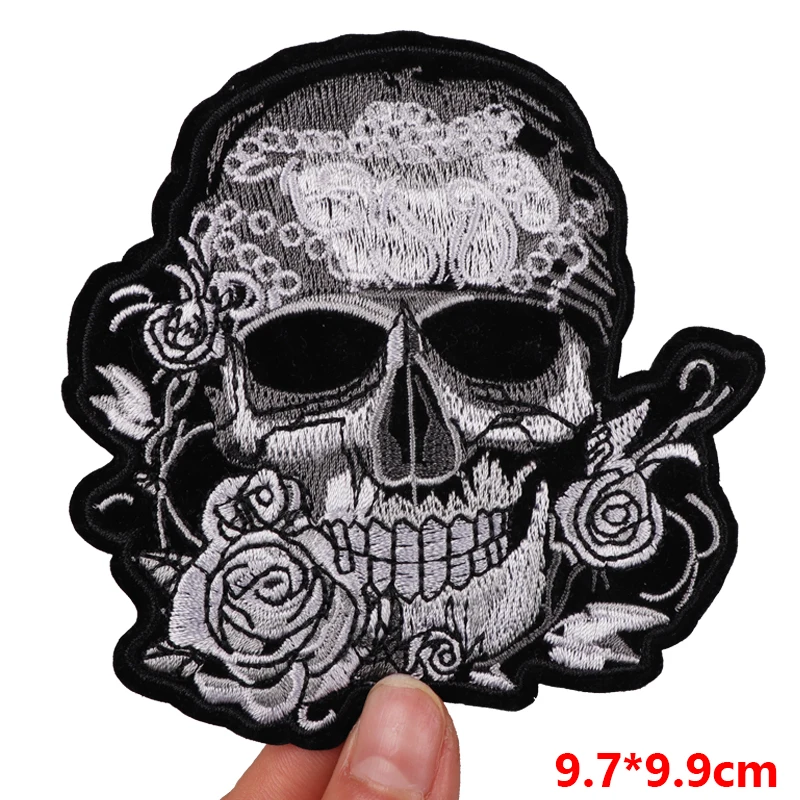 Нашивка с черепом в стиле панк
