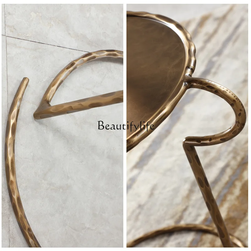 Простой угловой диван для виллы из кованого железа несколько легких роскошных