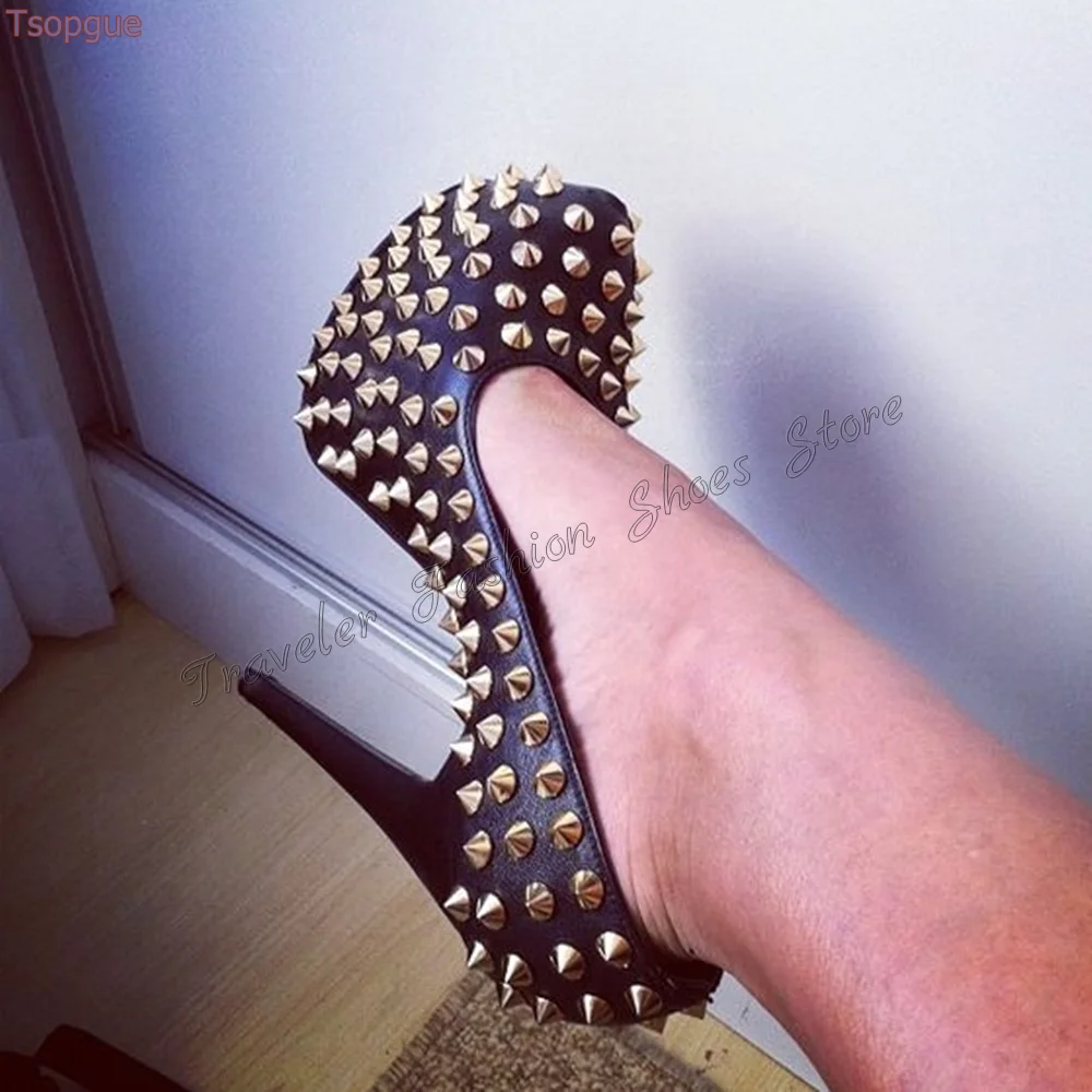 Черные туфли-лодочки на платформе с заклепками и декором туфли высоком каблуке