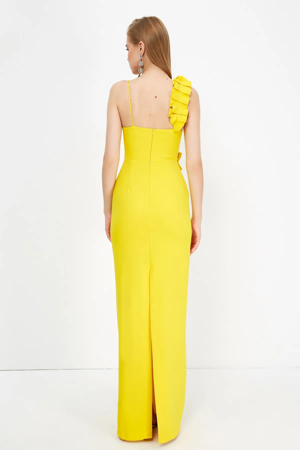 

Trendyol Asymmetrical Neckline Evening Dress & Graduation Gown TPRSS21AE0213