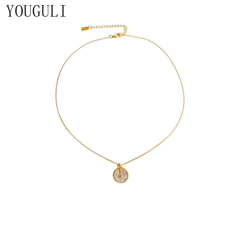 

Fashion Jewelry Round Shell Key Pendant Necklace High Quality Brass Metal One Layer Golden Chain Necklace For Women Girl Gifts