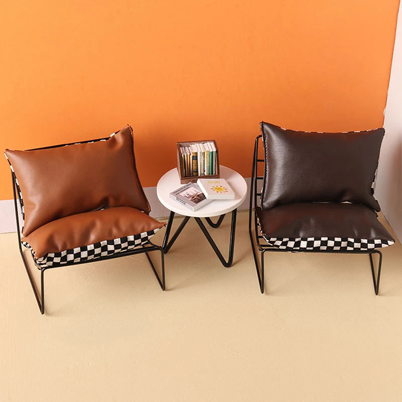 

Миниатюрное кресло Moon Chair в масштабе 1:6, кожаный мини-диван, одиночный стул для кукольного домика, аксессуары, цвет коричневый