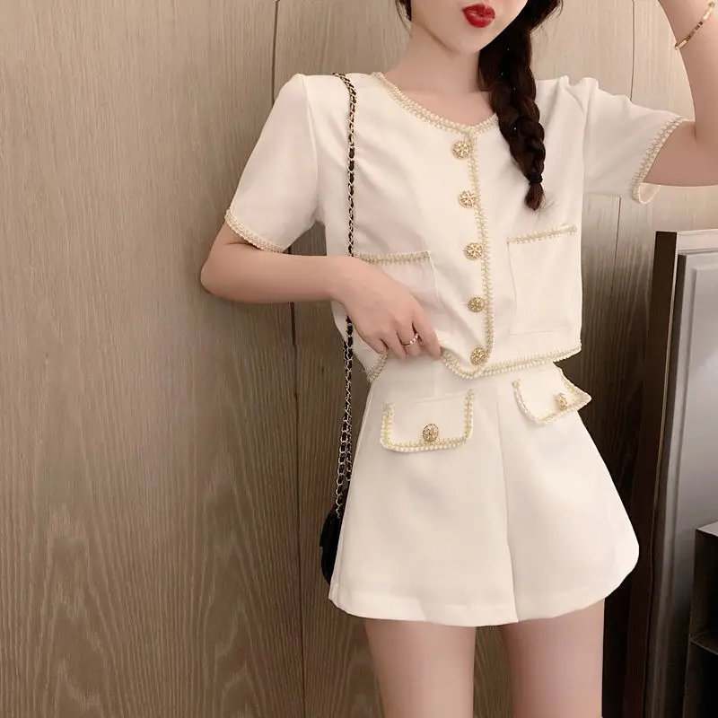 

Женский комплект из 2 предметов, рубашка с круглым вырезом и коротким рукавом, на пуговицах и свободные шорты с высокой талией, S150, лето 2022