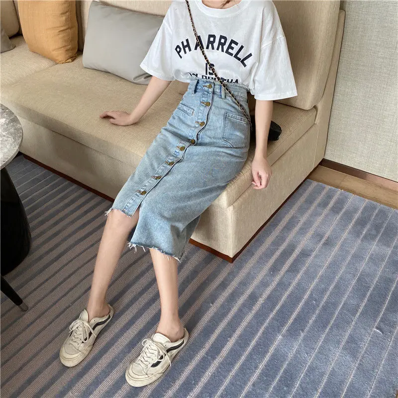 Женская Асимметричная джинсовая юбка трапециевидная на пуговицах с разрезами по