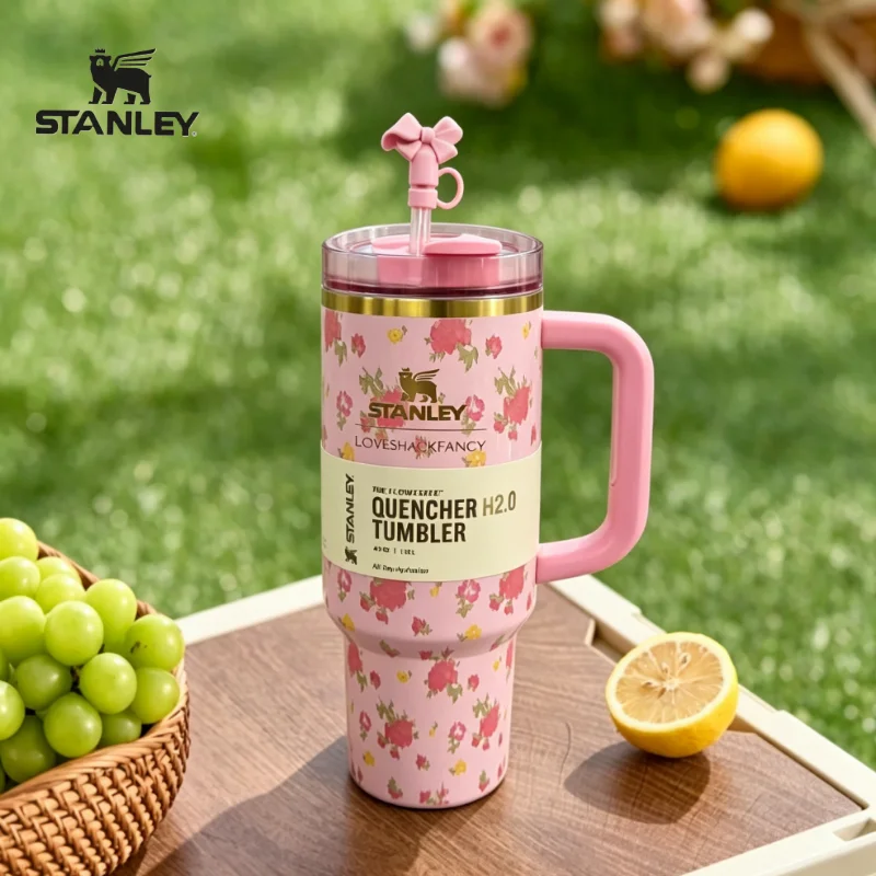 Фото Термокружка Stanley 40oz LoveShackFancy Pink Flower из нержавеющей стали с ручкой и соломинкой, герметичная, для ежедневного использования №3