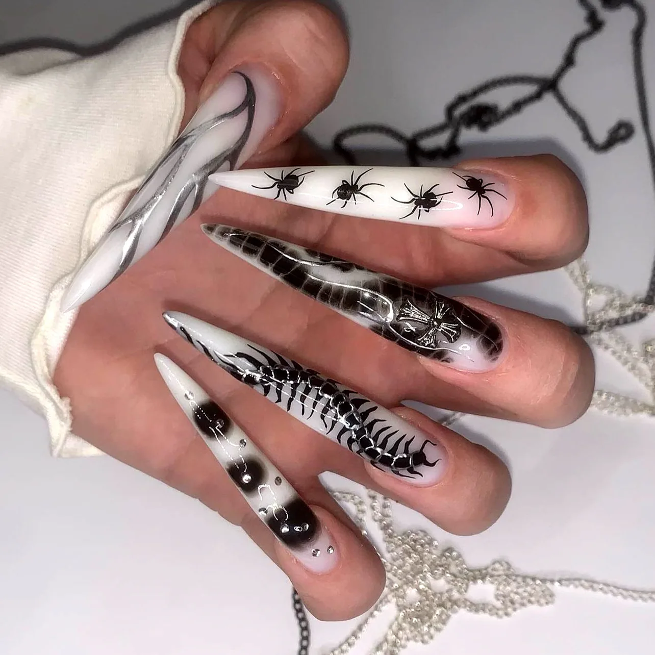 24pcs Spicy Girl Press on Nails Y2k Sliver Flame Black Spider Long Pointed False European Crocodile Pattern Fake Nail Tips
