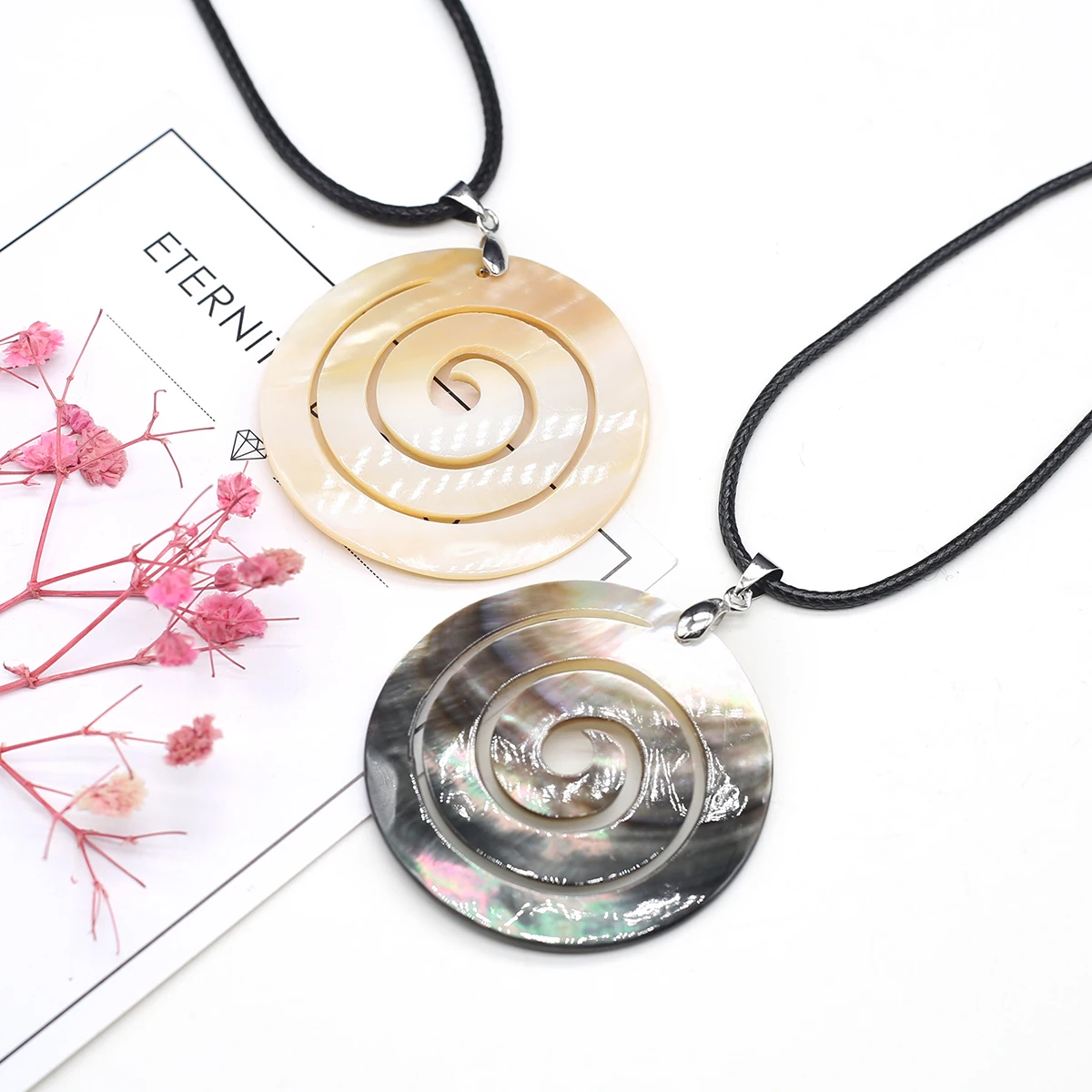 

Natural Shells Necklace Pendant Round Shape Mother of pearl Exquisite Charm Women Necklace accessory Girls Wedding Party Jewelry