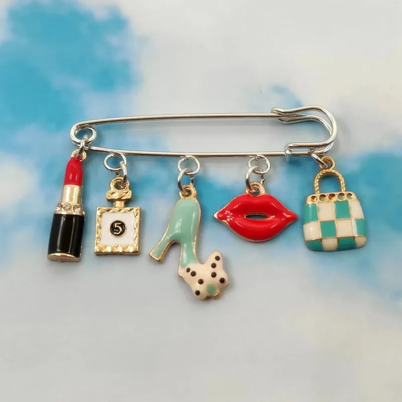 Эмалированная брошь на каблуке цвет в ассортименте