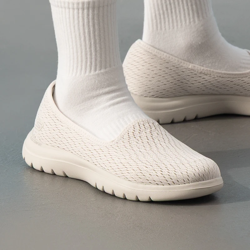 Фото Skechers 136505-NAT Женские вязаные лоферы без застежек, натурального цвета, удобные для ходьбы, повседневная обувь для города. №2