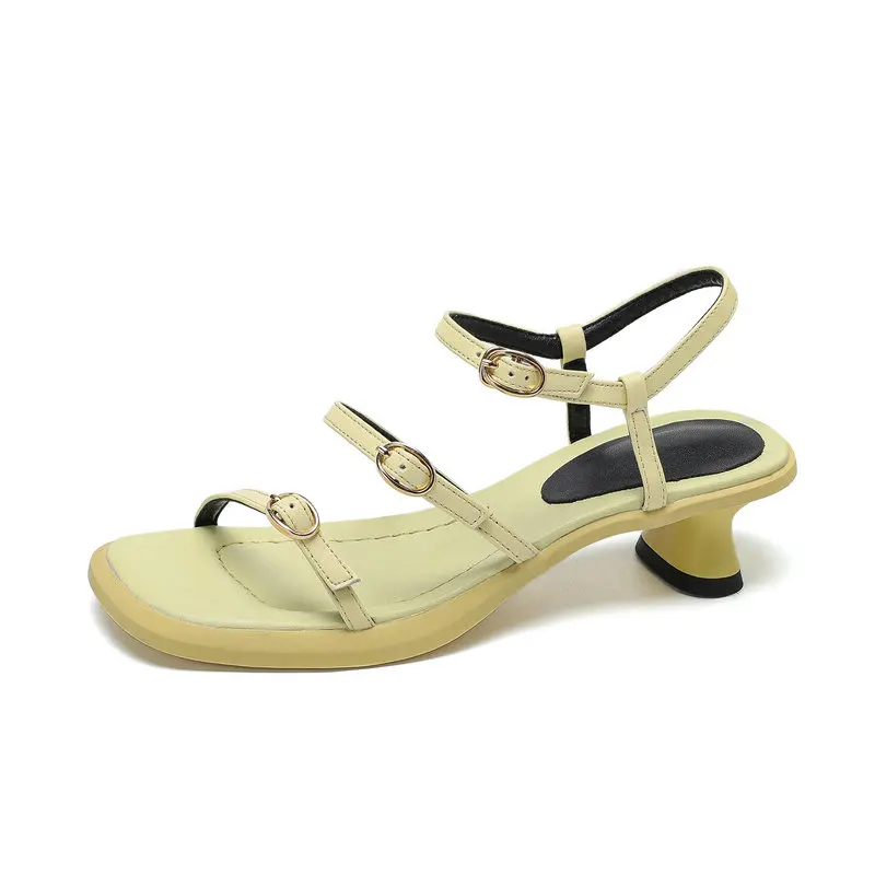 

Женские босоножки из натуральной кожи, на среднем каблуке, с пряжкой