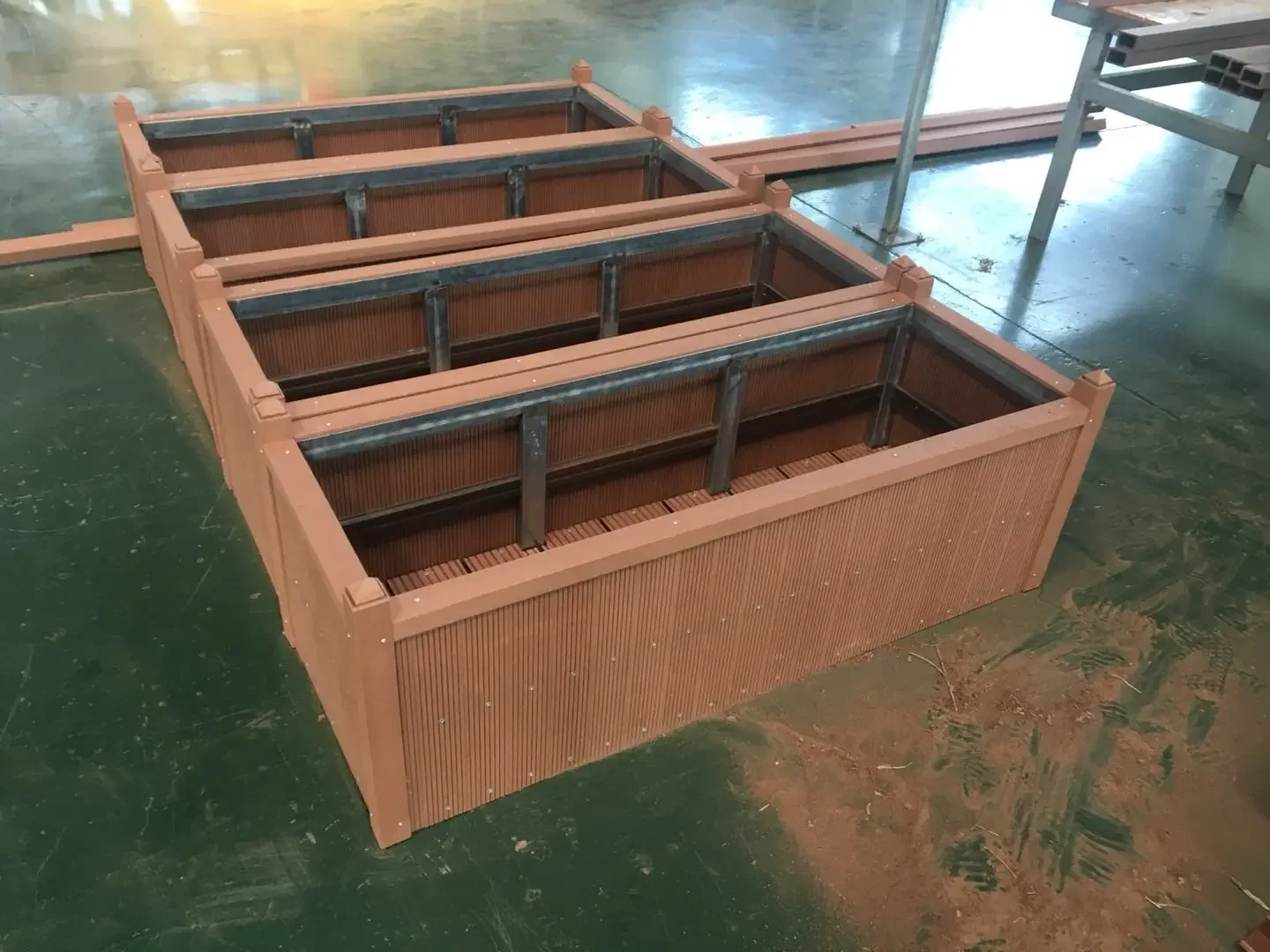 Diy Wpc Открытый деревянный приподнятый садовый кашпо для овощей