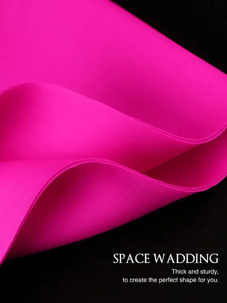 Вечернее платье фуксии на одно плечо с цветочным принтом