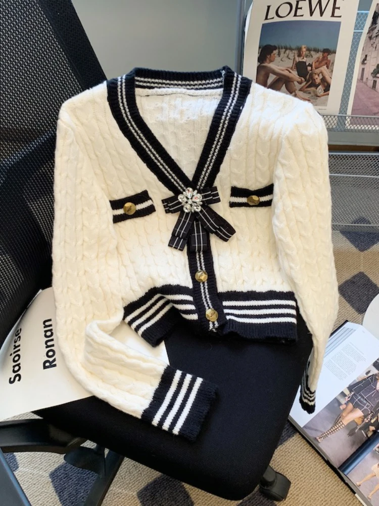 Женский трикотажный кардиган с бантом и V-образным вырезом