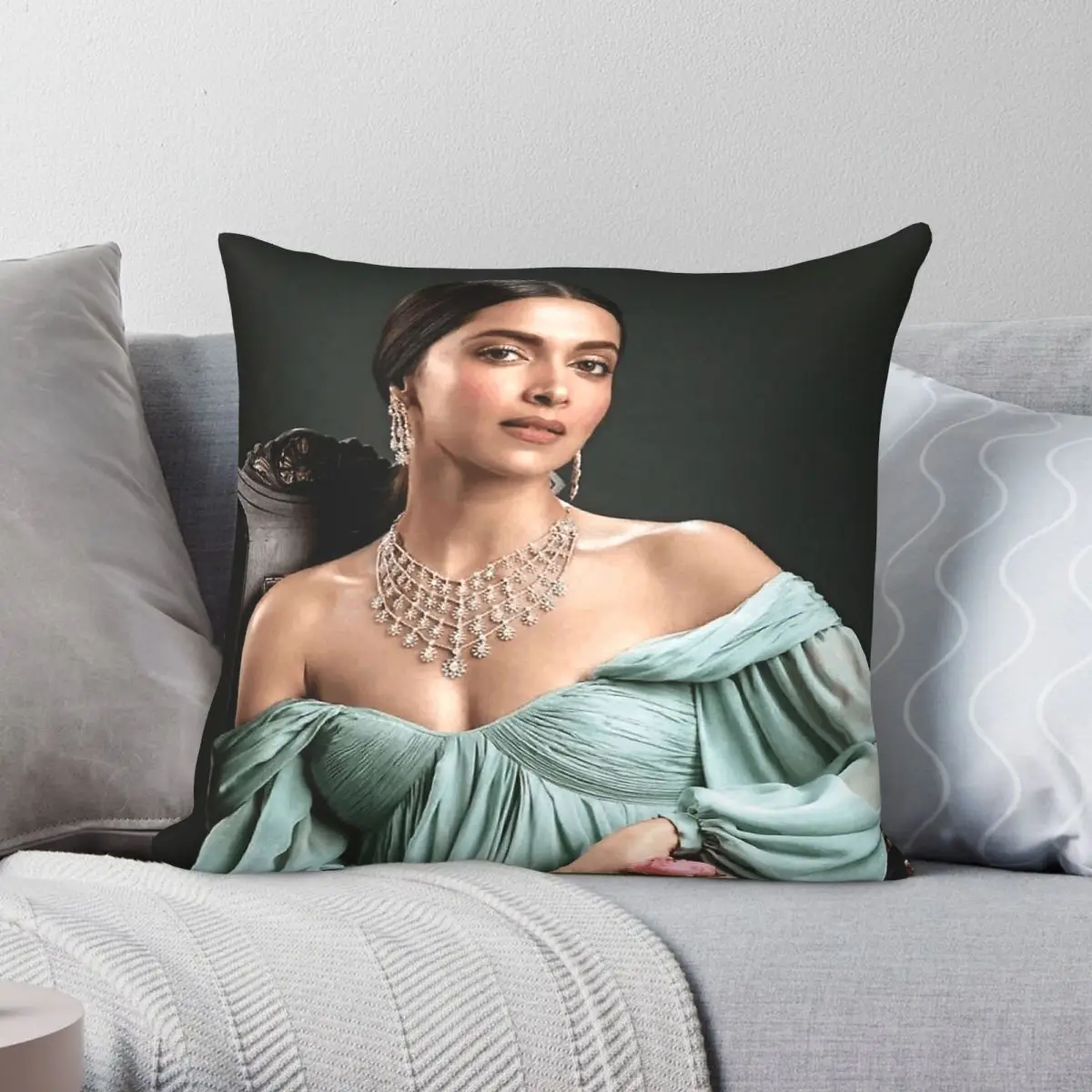 Фото Наволочка Deepika Padukone Indian Square из полиэстера, льна и бархата с узором, на молнии, декоративная, для кровати №1