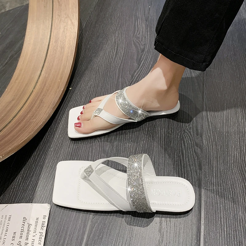 

Новинка 2022 летние женские тапочки модные Универсальные шлепанцы стразы на застежке пляжные женские плоские тапочки Размер 36-41