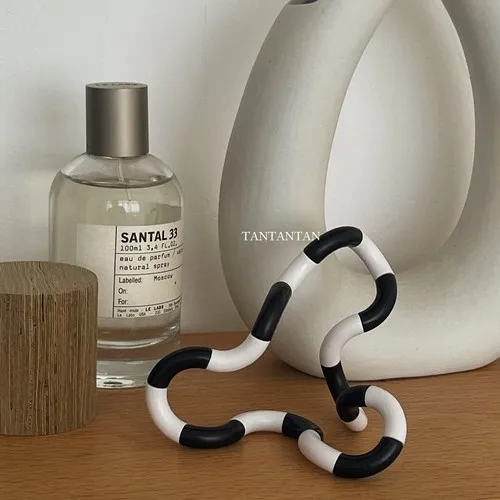 

Мини пластиковое абстрактное кольцо Mobius