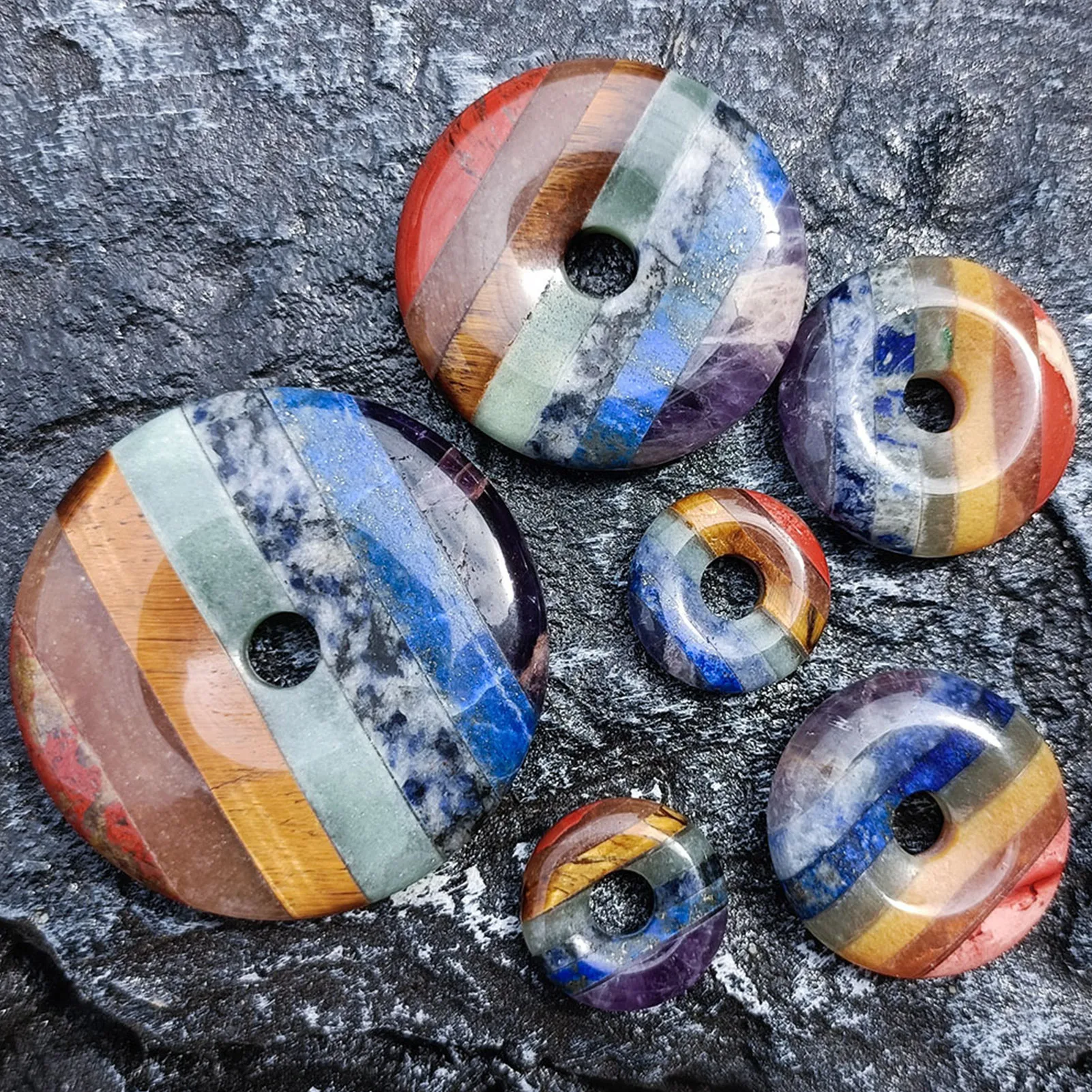 

7 Chakra Healing Crystals Donut Shape Worry Stone Natural Stone Pendant Rubbing Palm Stones Energy Orgonite Pendant for Women