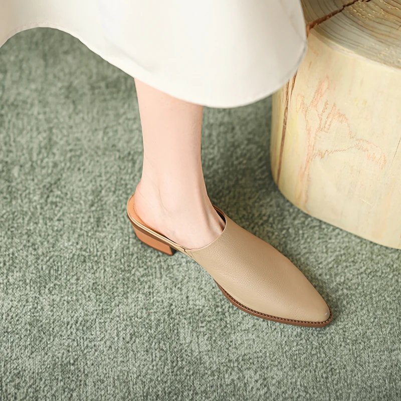 Женские босоножки без задника однотонные сандалии из натуральной кожи с острым