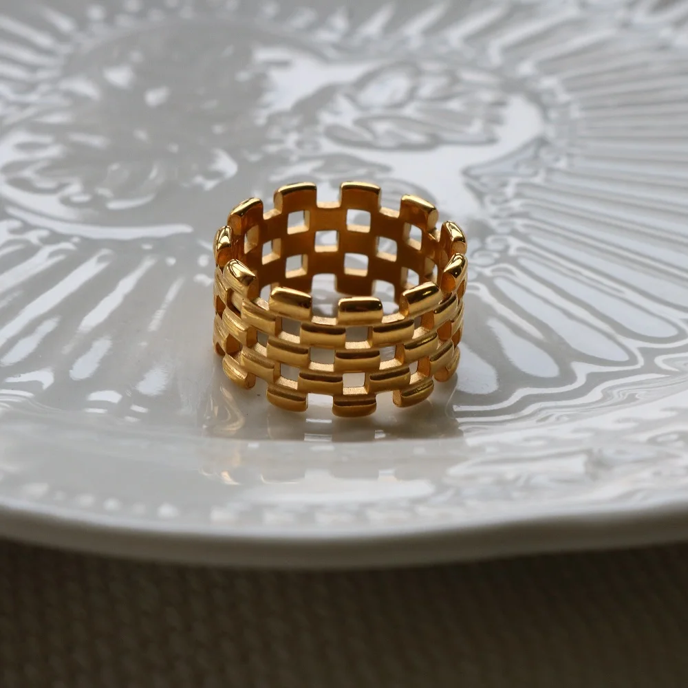 

INS Hot Jewelry Titanium Steel Hollow Ring jewelry Gold Metal Texture Plated Hip-Hop Rings for Women Fashion Jewelry Party Gift