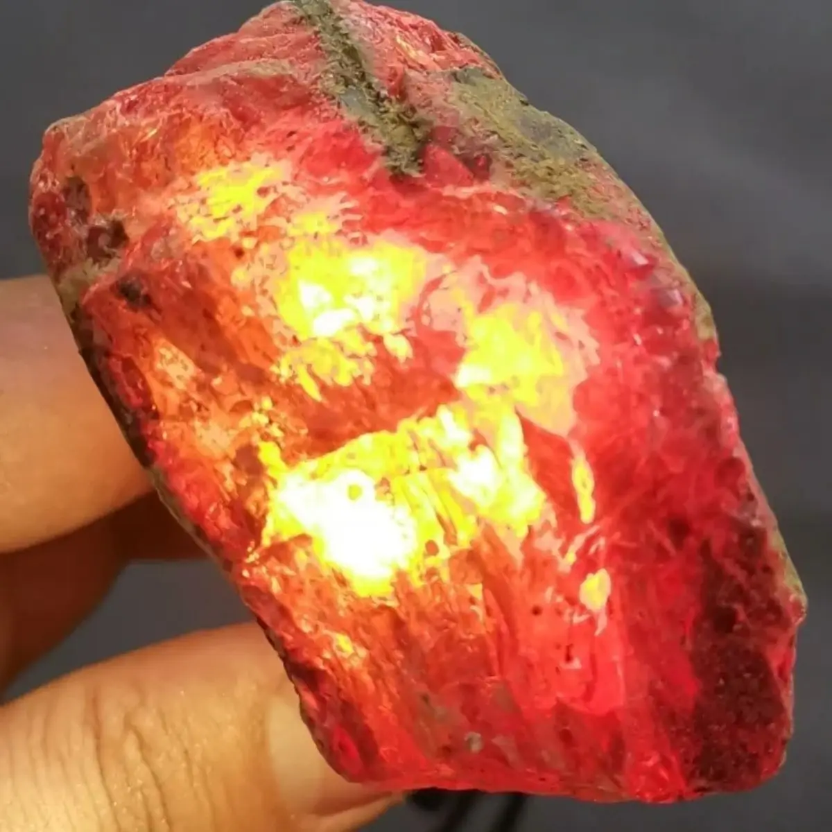 Beautiful Stone Natural Amber Raw Stone Burma Blood Nature Stone Raw Mineral Specimen Stone Ornaments