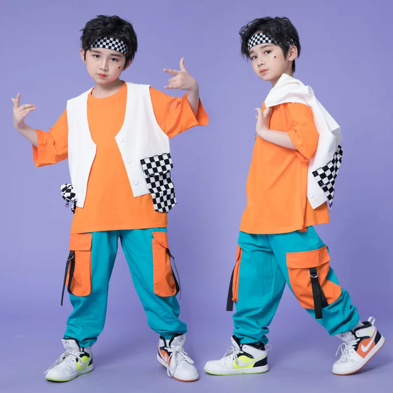 

Комплект детской одежды в стиле хип-хоп с клетчатым жилетом и контрастными брюками-Карго