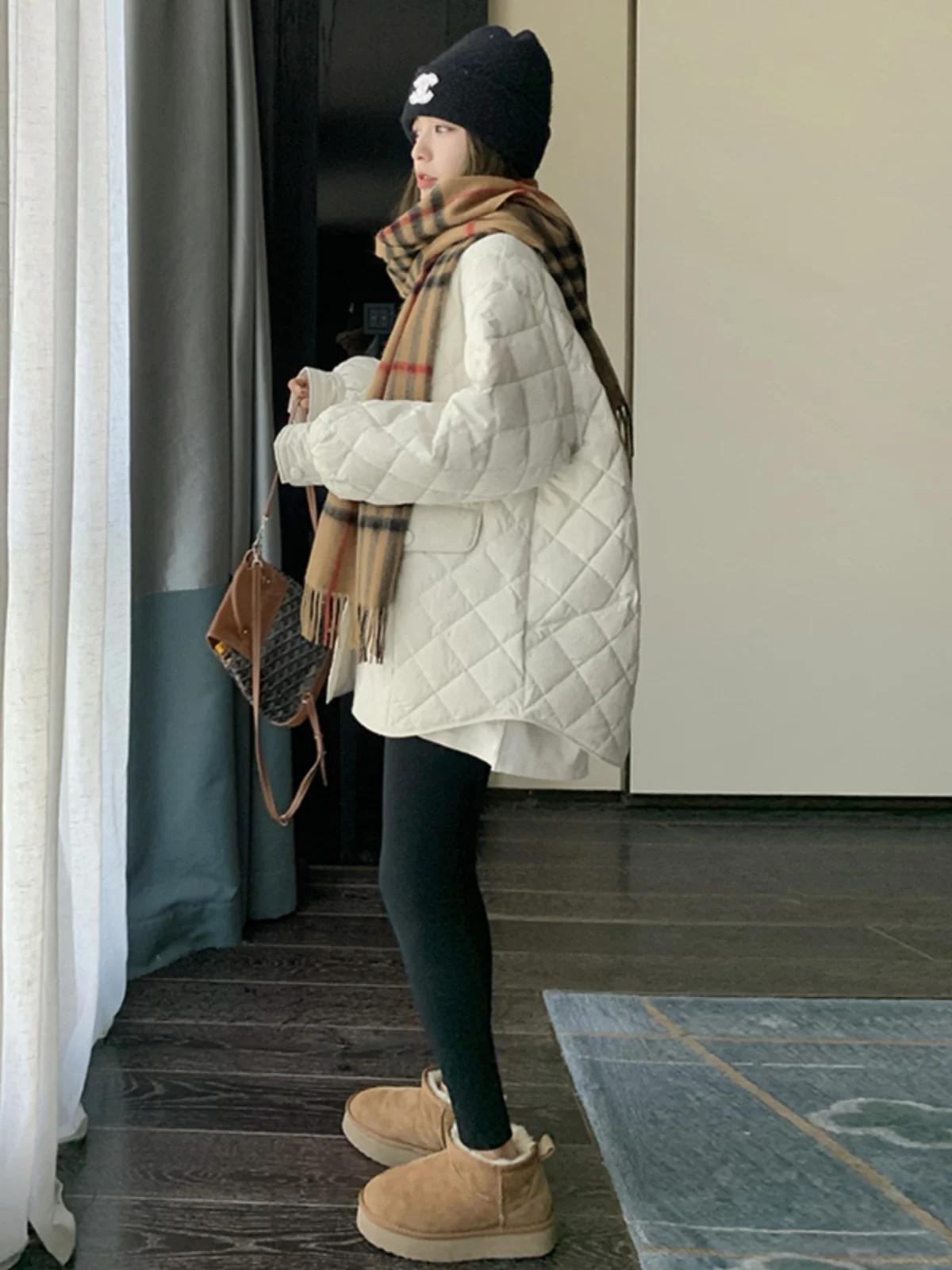 Легкий пуховик с воротником-поло в виде ромба одежда на хлопковой подкладке