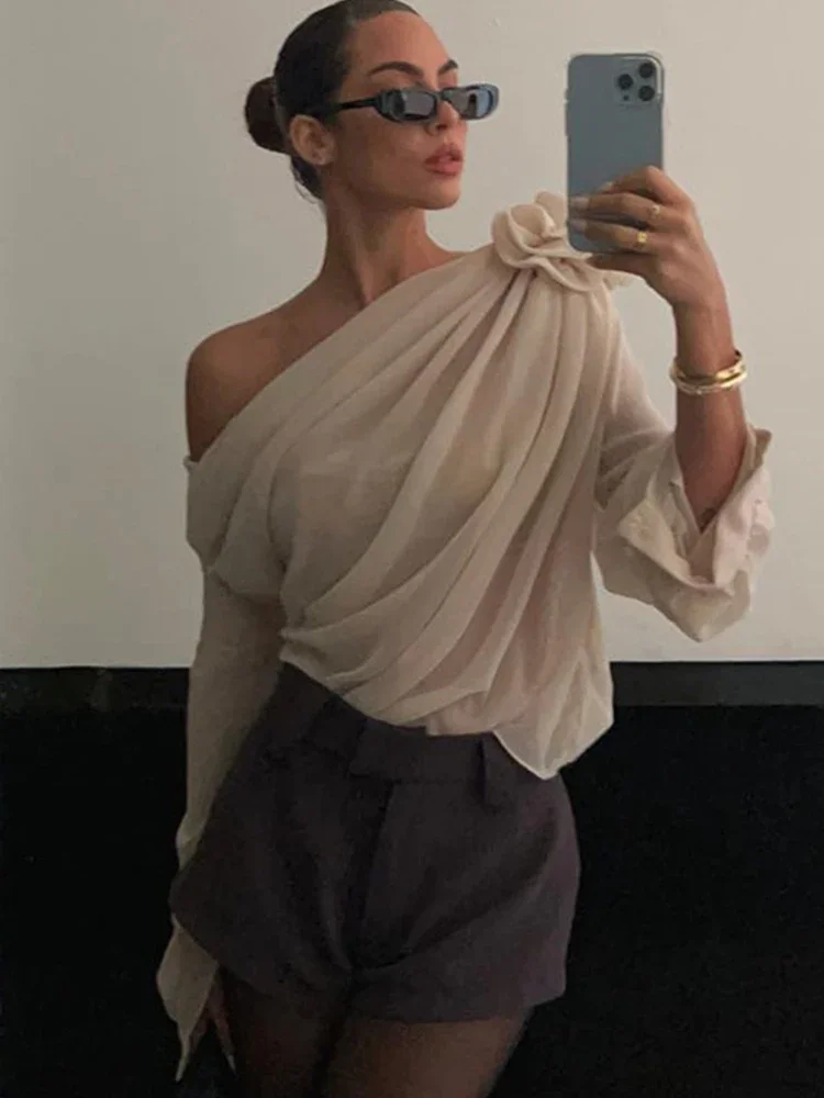 Женская Асимметричная блузка ByeMyLove укороченная абрикосового цвета с открытыми