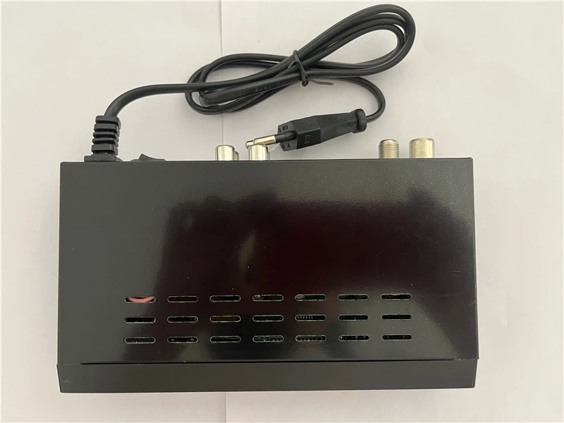 Комбинированный спутниковый ТВ-приемник Q-BOX Plus DVB T2 S2