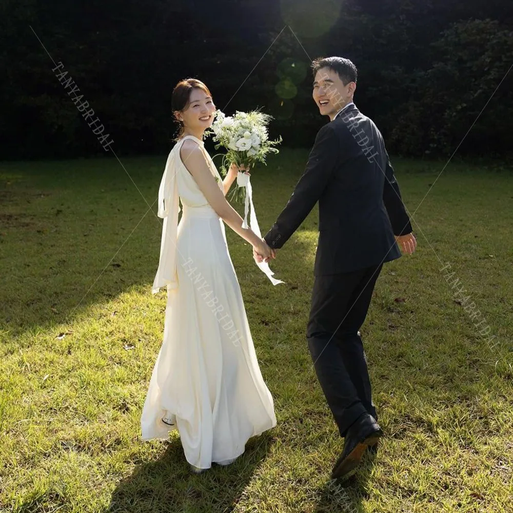 Простое свадебное платье без рукавов с круглым вырезом длиной до щиколотки