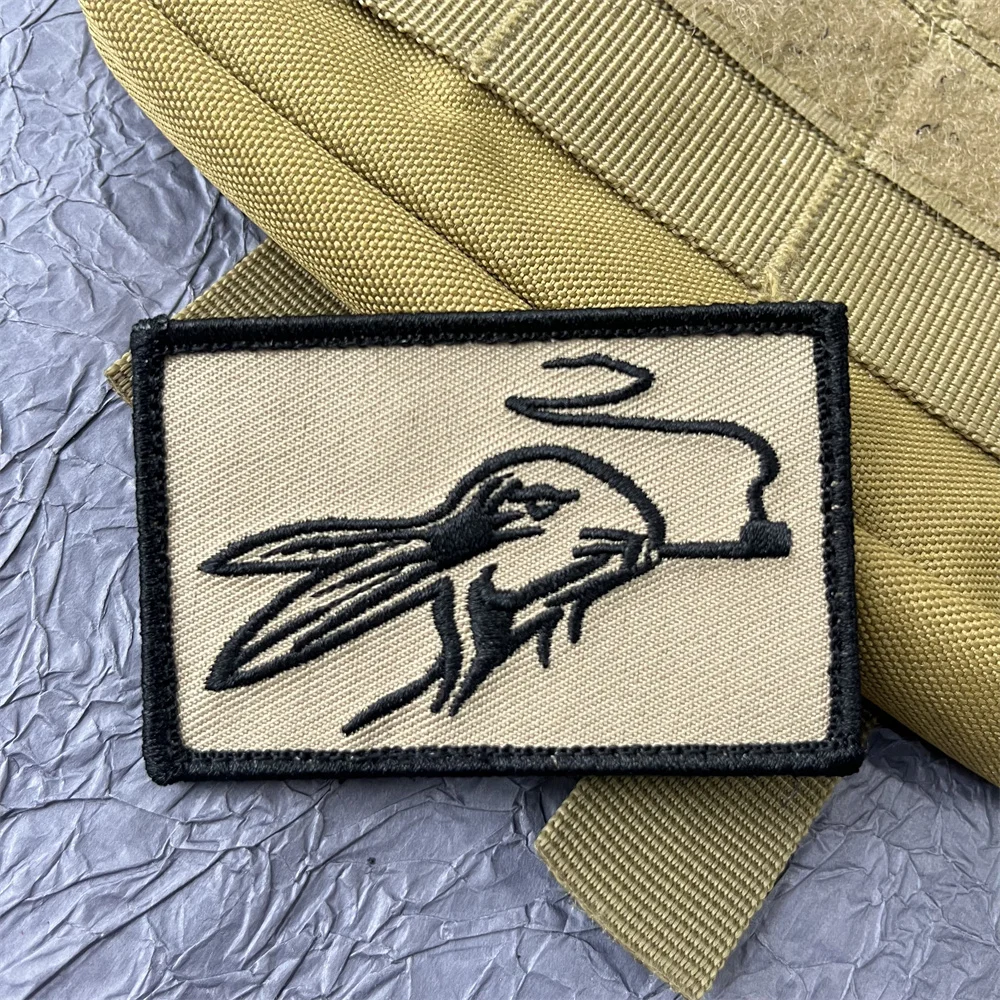 Вышитые нашивки с курительным Кроликом наклейки для одежды крючком и петлей