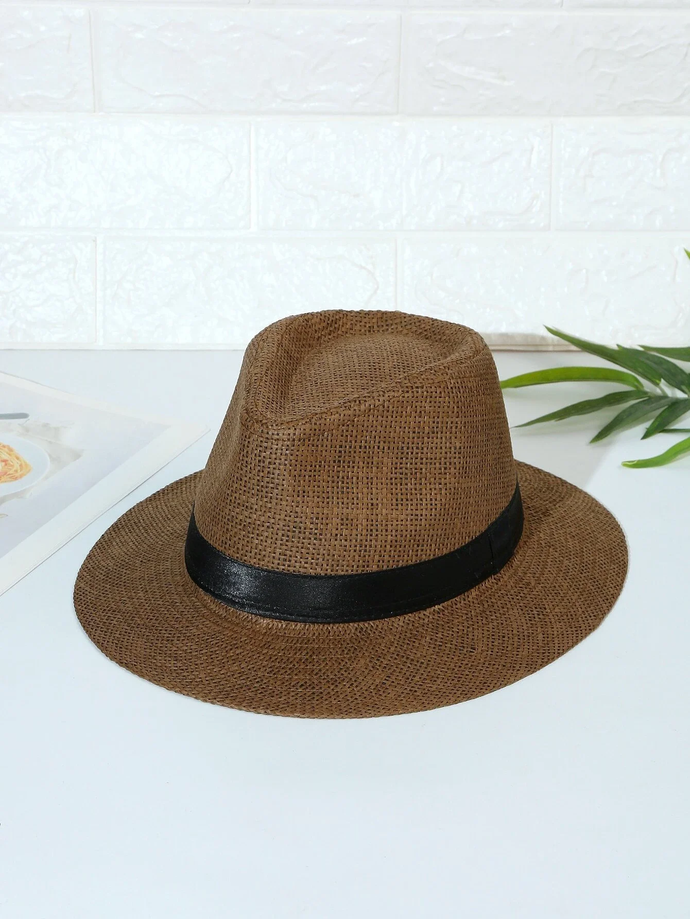 

Минималистичная соломенная шляпа