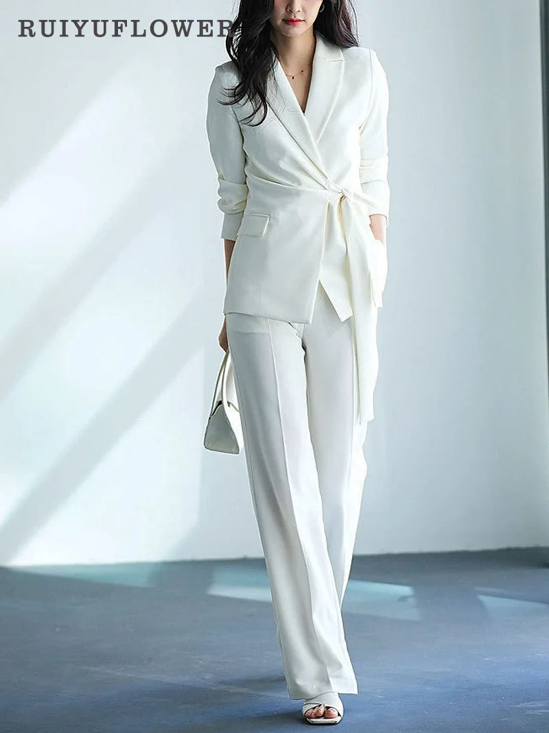 Женский деловой костюм