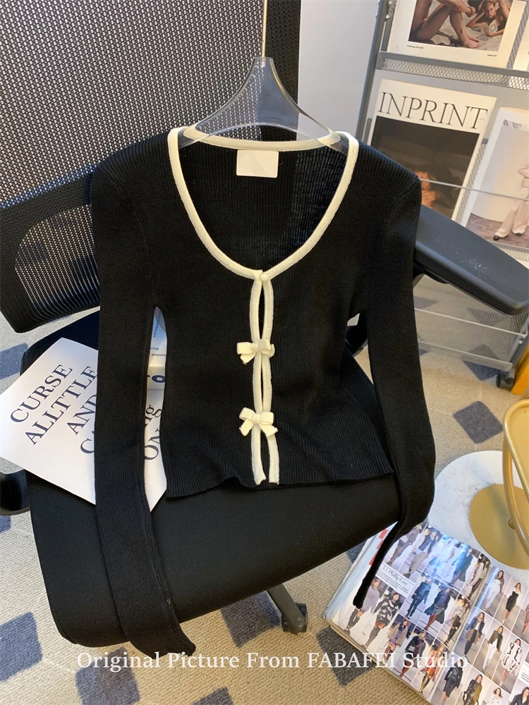 wa jesienno-zimowa damska francuska sweter w stylu vintage jednokolorowa drążona kokarda z długim rękawem dekolt serek dzianina 2000. estetyczny