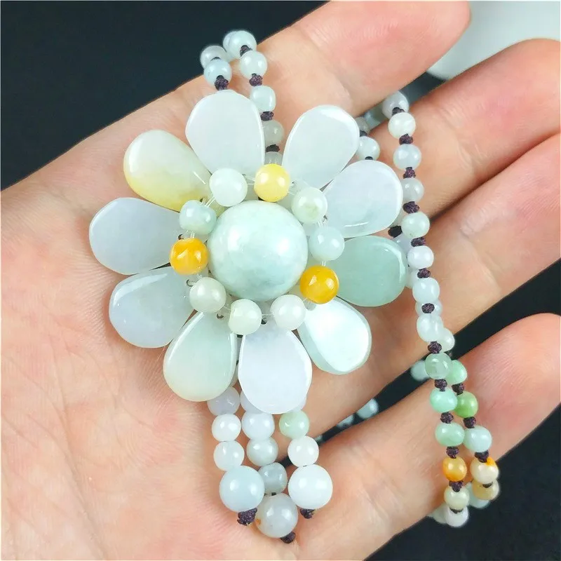 Сертифицированный жадеитовый кулон подсолнух из бирманского нефрита с изумрудными бусинами на ожерелье - украшение из ювелирных аксессуаров в ручную вырезанном амулете.