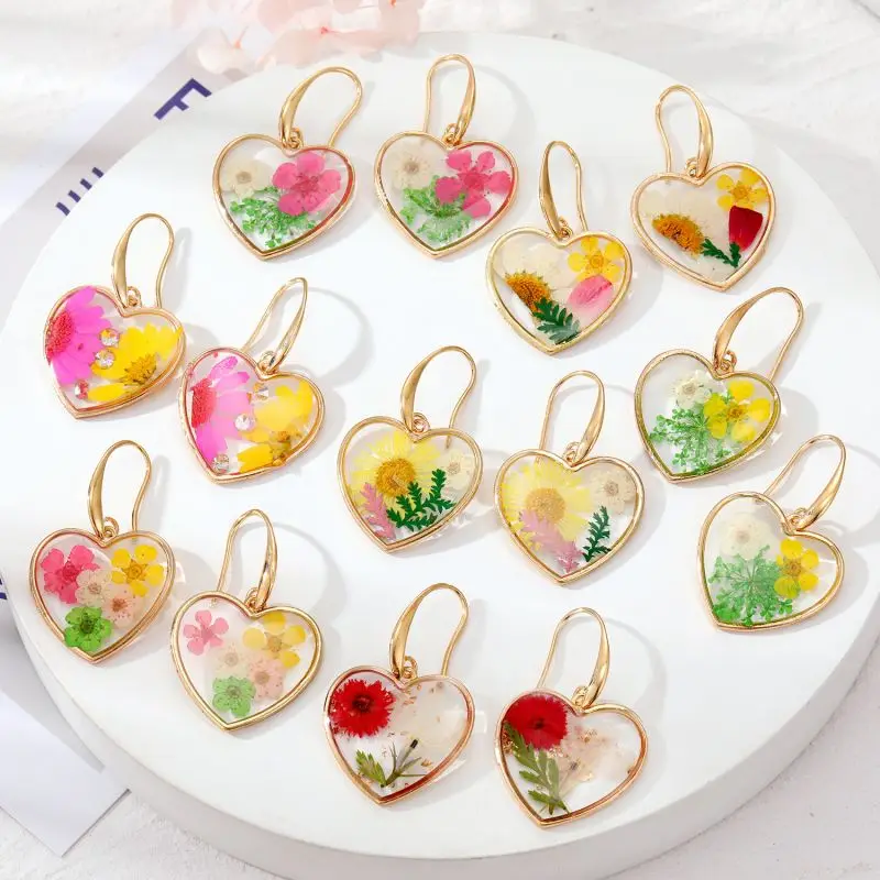 

Cute Hoop Earring Women Fashion Dried Flower Love Heart Hoops Jeweley Unique Girls Pressed Natural Flower Earrings 2022 Trend