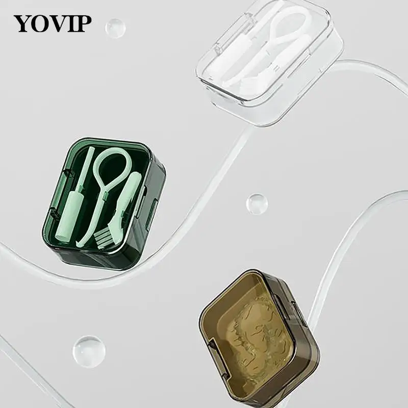 

Портативный двухслойный ортодонтический контейнер для хранения зубных протезов