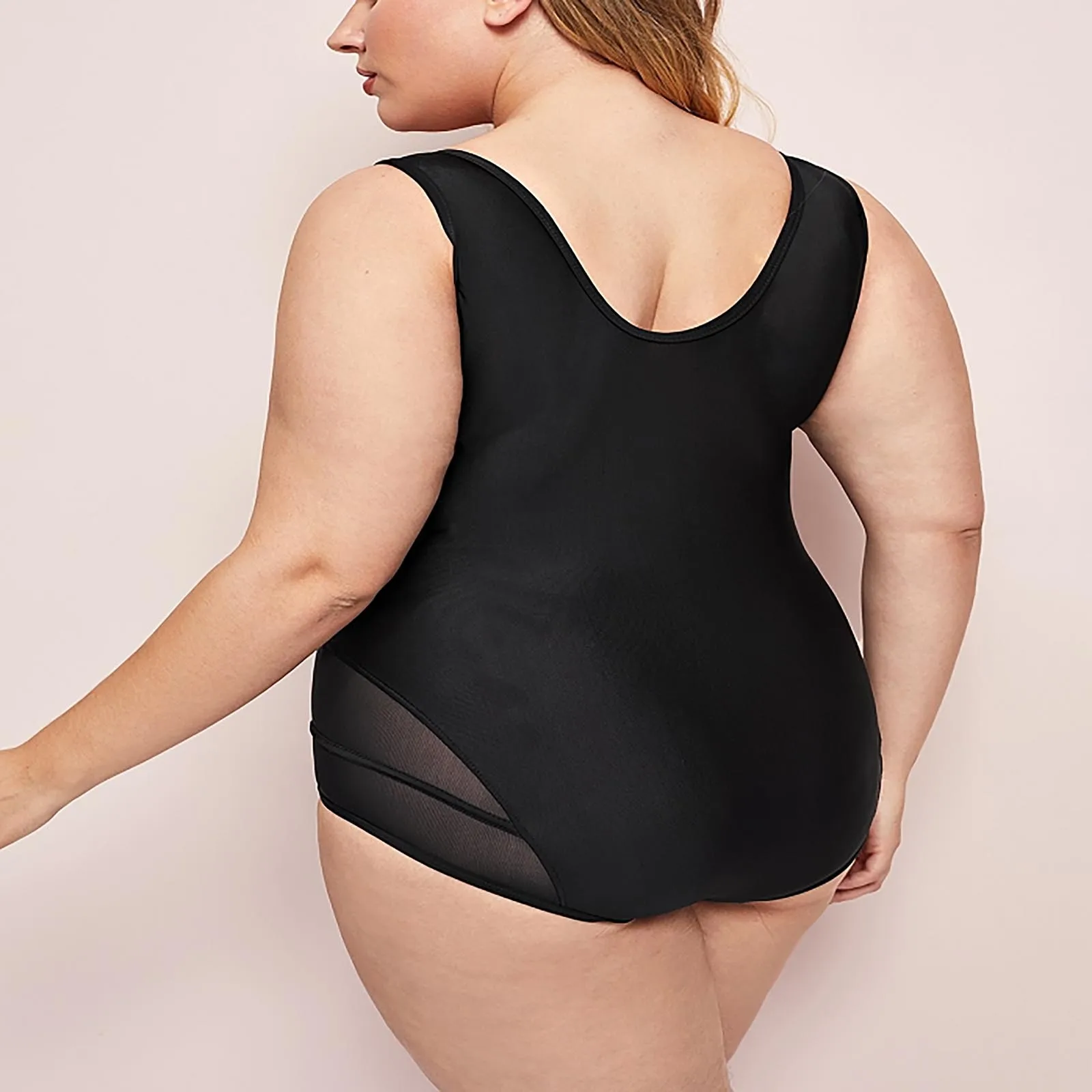 Рисунок 4 - Плюс размер Купальник с V-образным