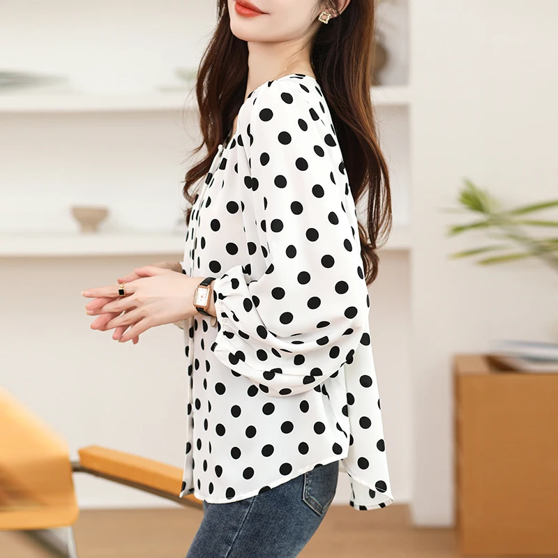 Женская блуза в горошек с круглым вырезом и длинным рукавом