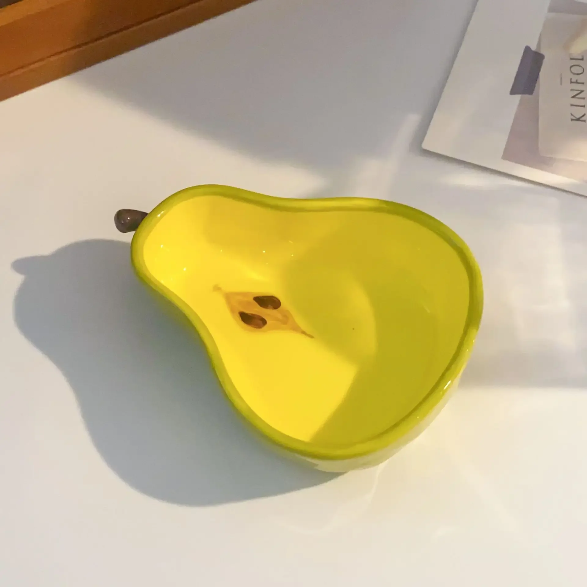 

Керамическая тарелка в форме фрукта