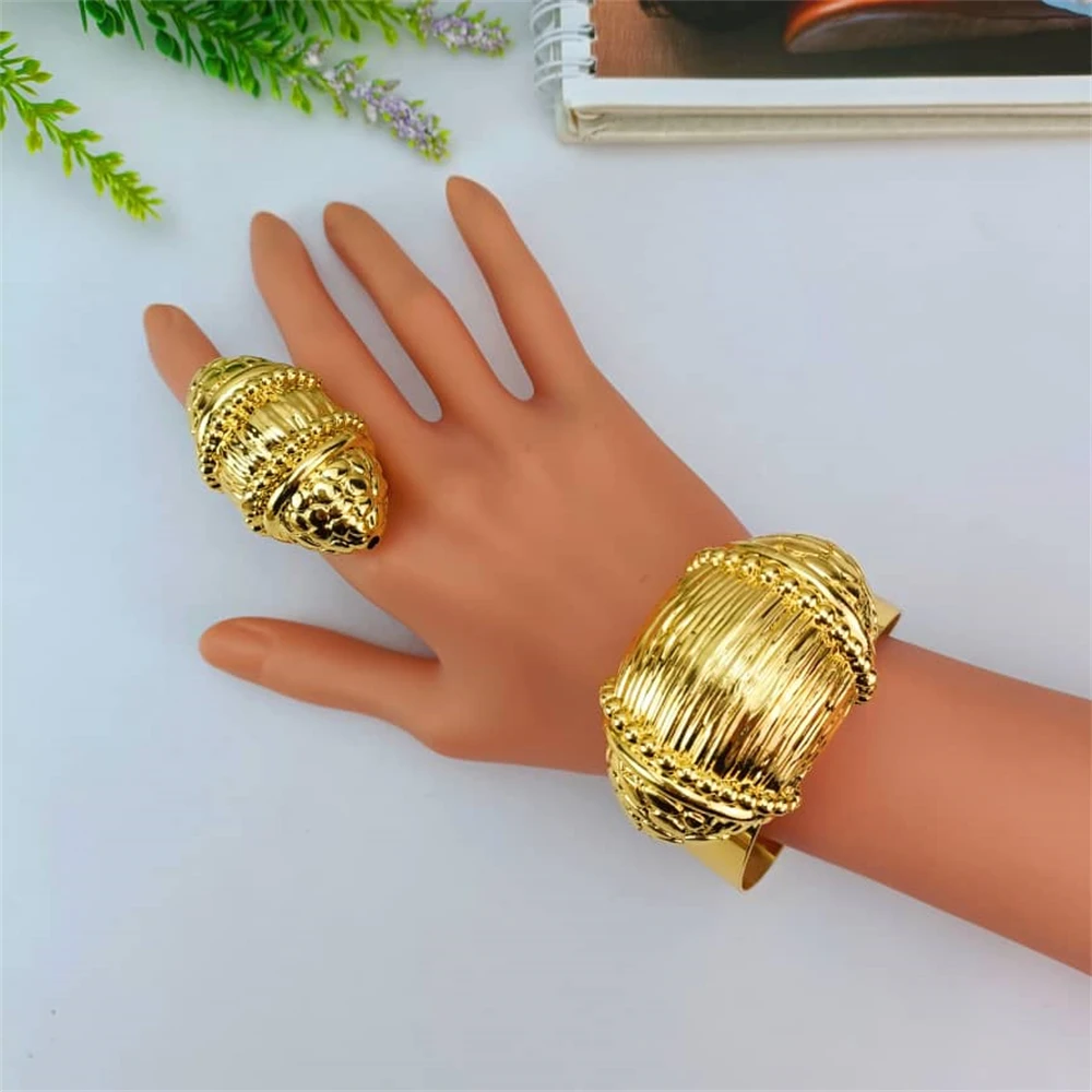 Женское колье с подвеской в африканском стиле