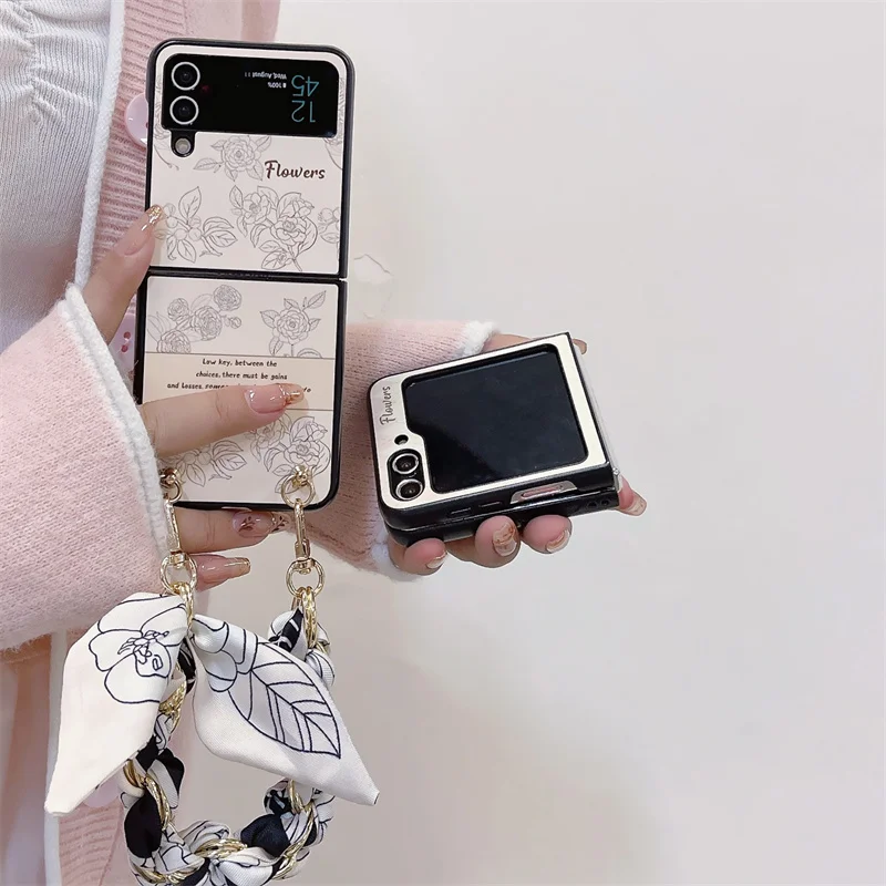 

Luxury Silk Scarf Chain Phone Case For Samsung Galaxy Z Flip 5 4 3 Z Flip4 Flip3 Flip5 5G Cover Cute Flower Painting Hard Cases