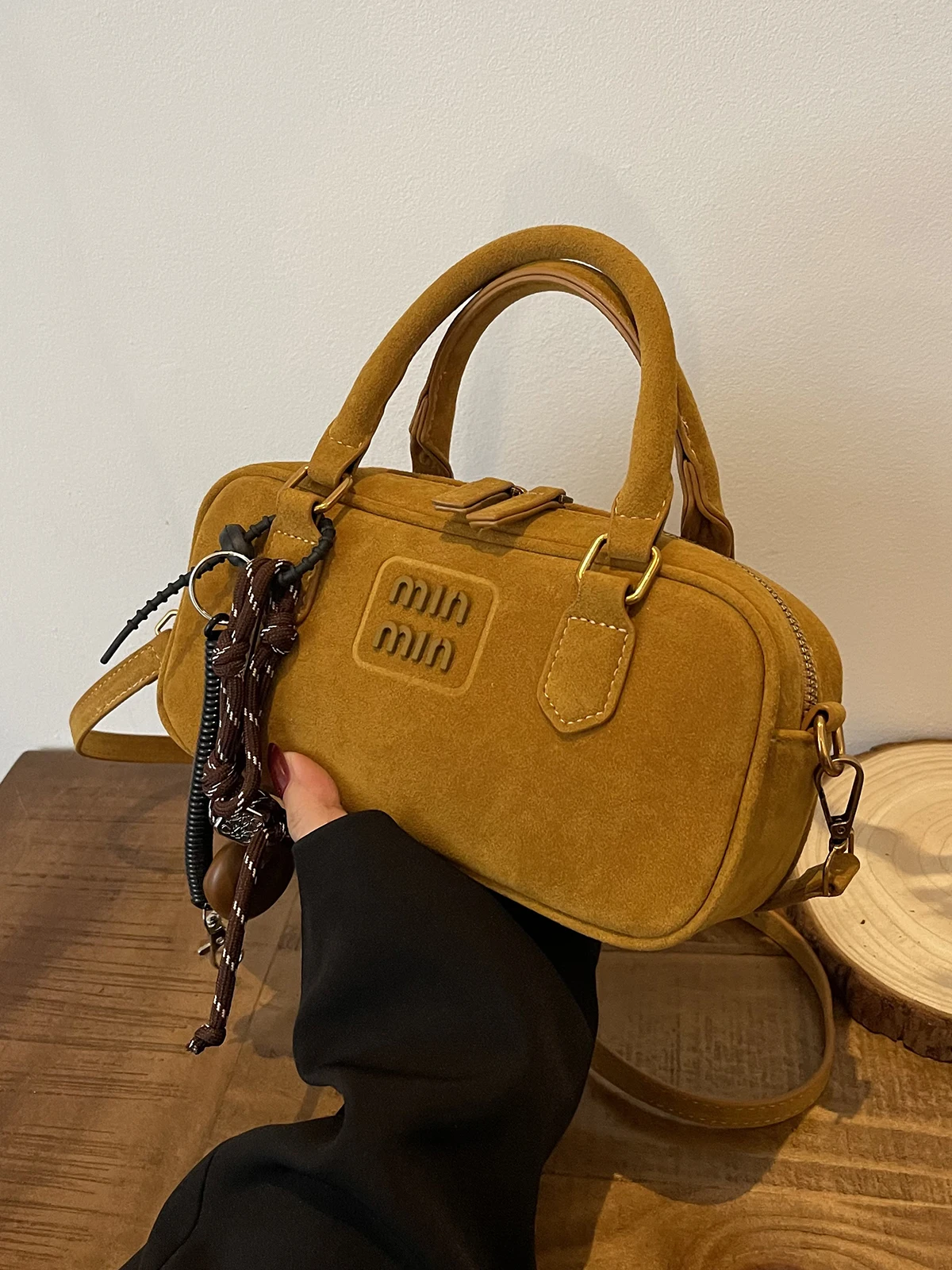 Женская сумка через плечо в стиле ретро