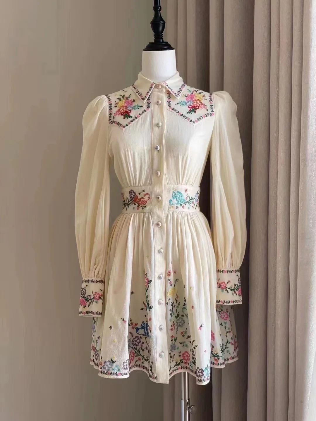 

2023 High Quality New Arrivals Floral Embroidery Turn-down Collar A-line Long Sleeve White Mini Shirt Dress
