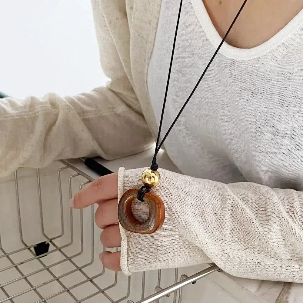 Модное ажурное ожерелье из натуральной верблюжьей кости квадратное в стиле бохо