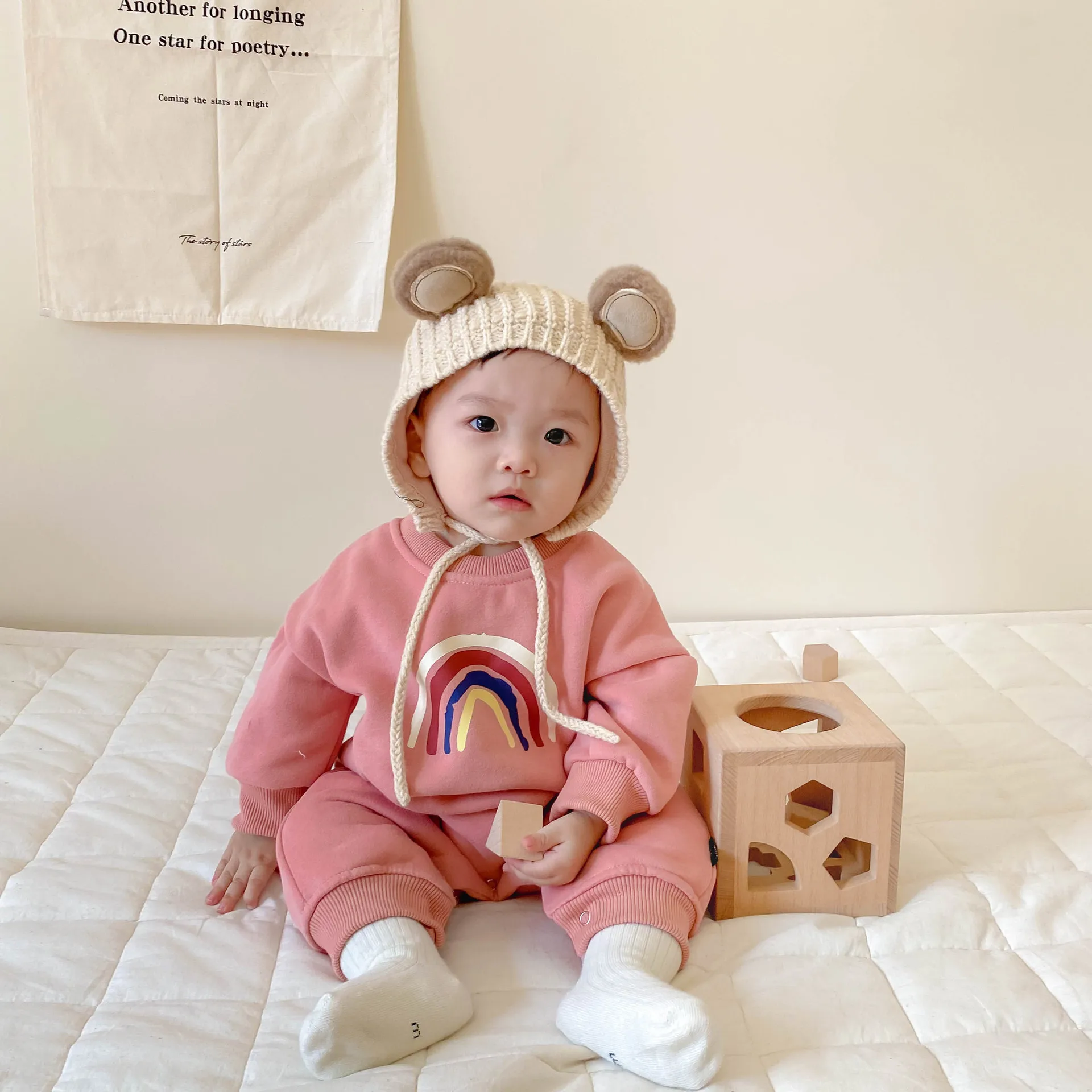 

Мальчик Харбин Альпинизм зимняя хлопчатобумажная утепленная одежда для новорожденных девочек с радужным узором