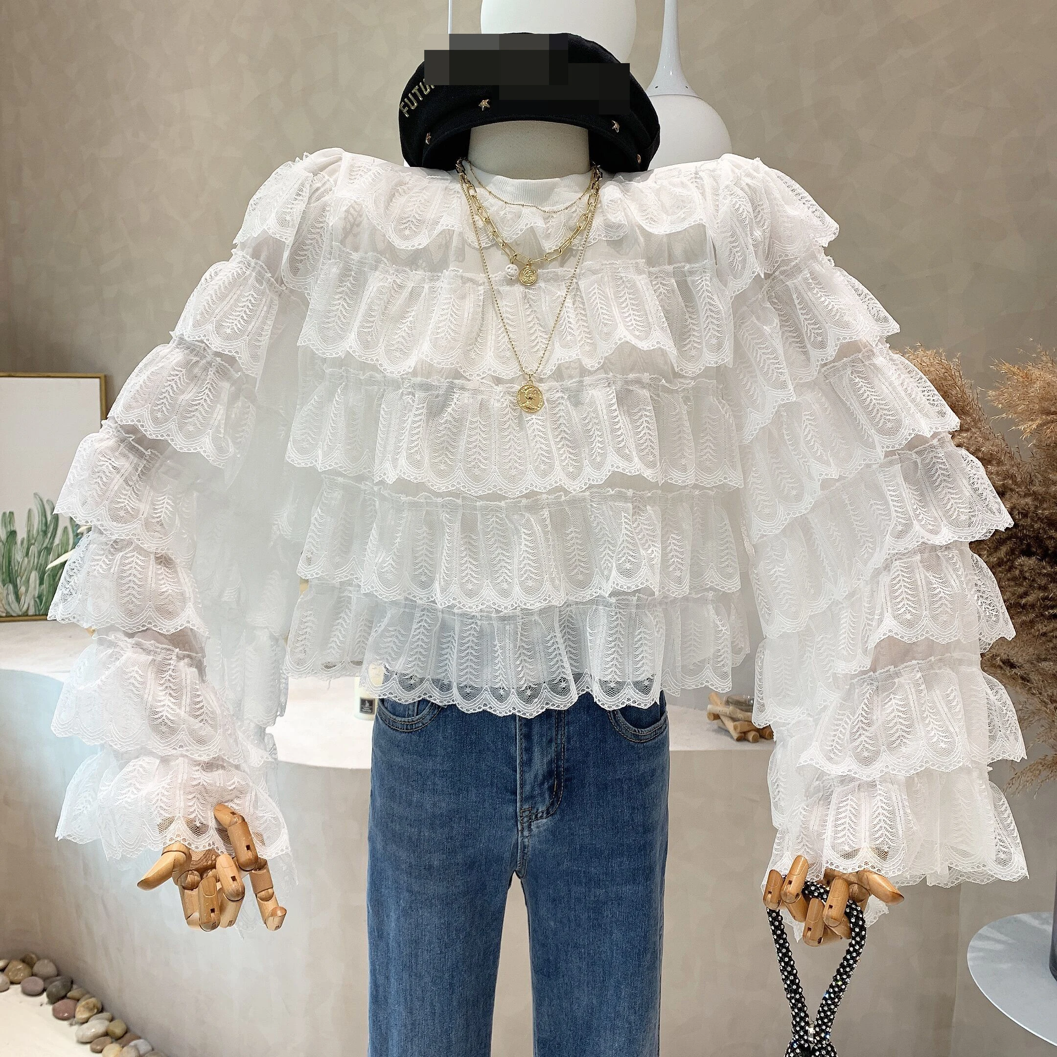 Spring  autumn  round neck fungus edge loose shirt fashion  lantern sleeve shirt  vintage  blouses  Solid  Casual